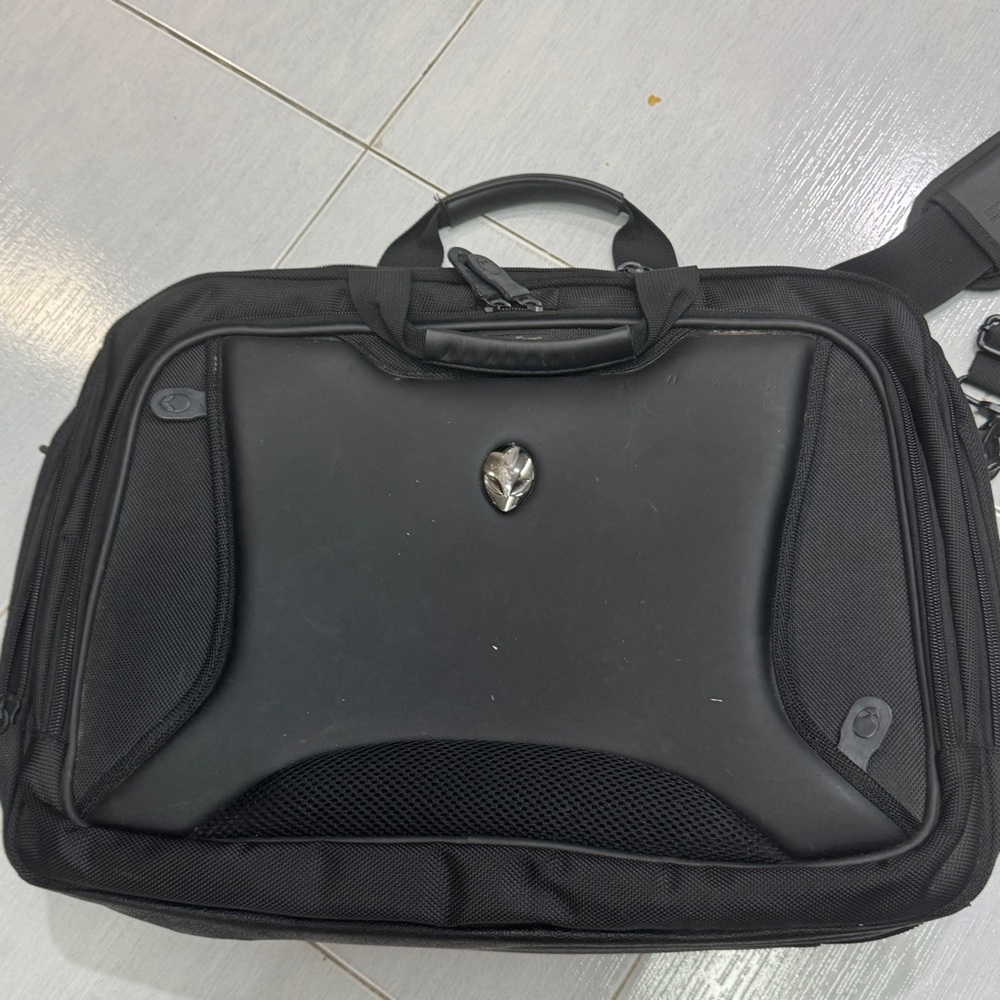 Mobile Edge Alienware Orion Notebook Messenger Ba… - image 1
